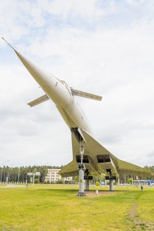 Памятник Ту-144