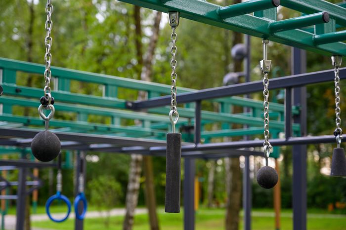 Спортивная площадка в сквере «Затишье» в Электростали летом