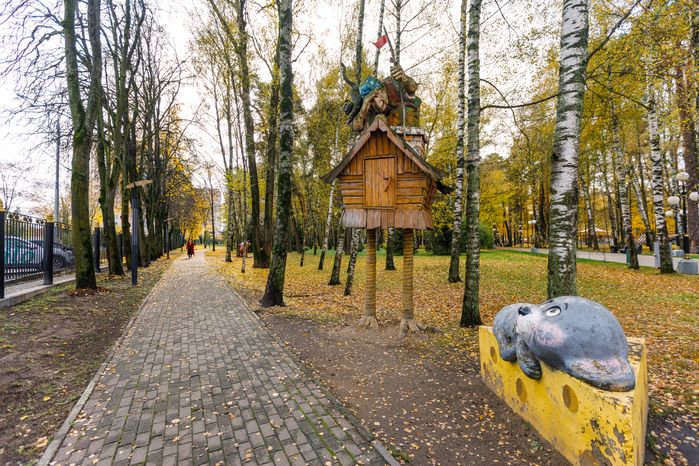 Аллея сказок в Центральном парке культуры и отдыха в Ногинске осенью