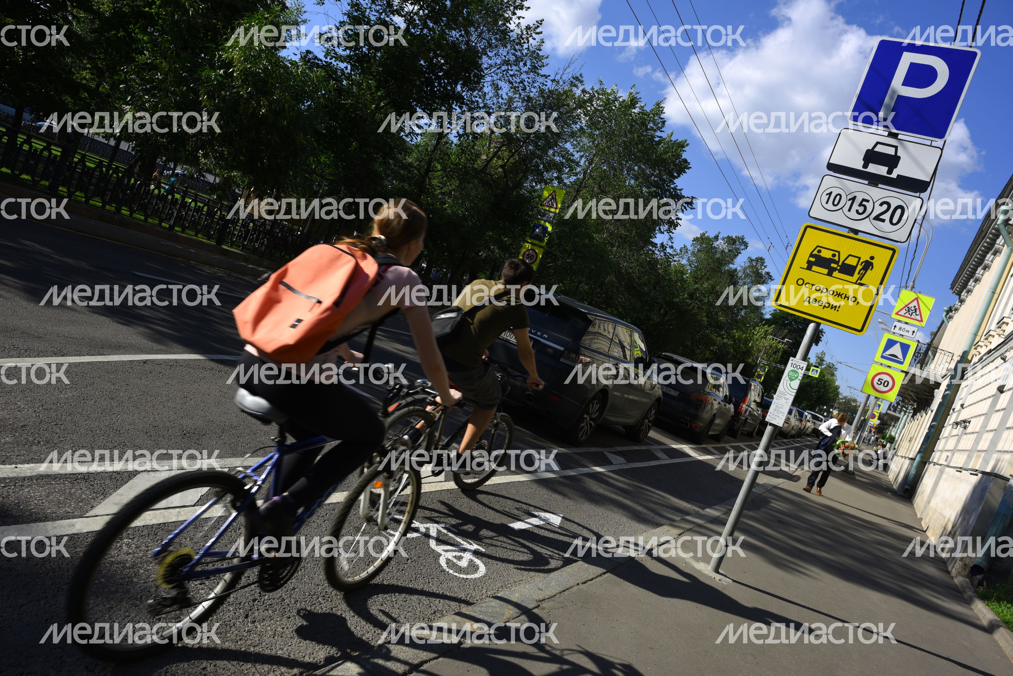 Велодорожка на Тверском бульваре в Москве Велодорожка на Тверском бульваре в Москве