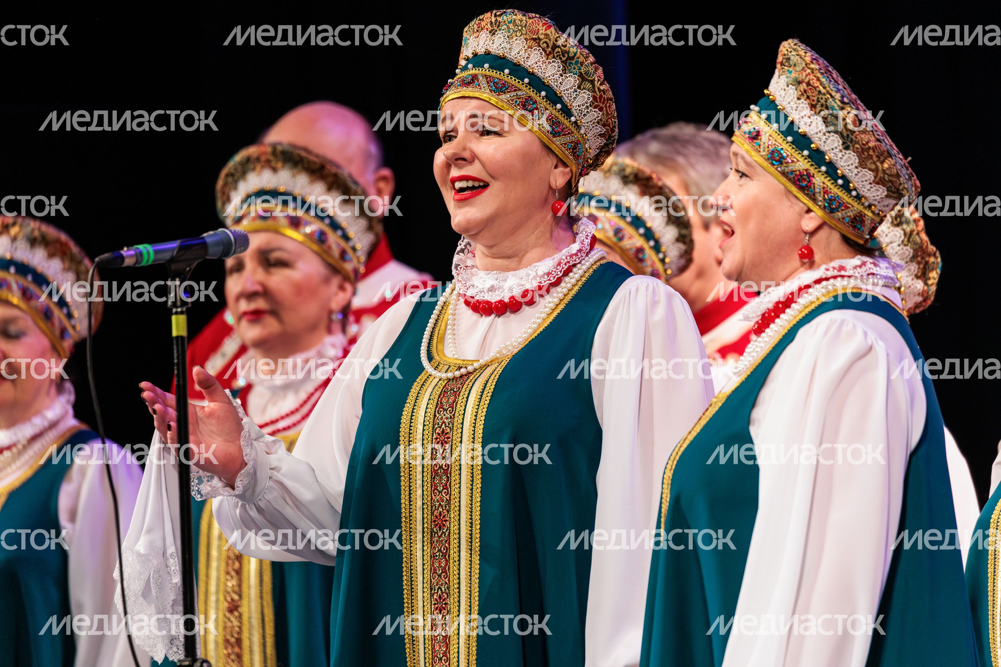 Фестиваль народного творчества «Истоки» в ДК «Подмосковье» Красногорска Фестиваль народного творчества «Истоки» в ДК «Подмосковье» Красногорска