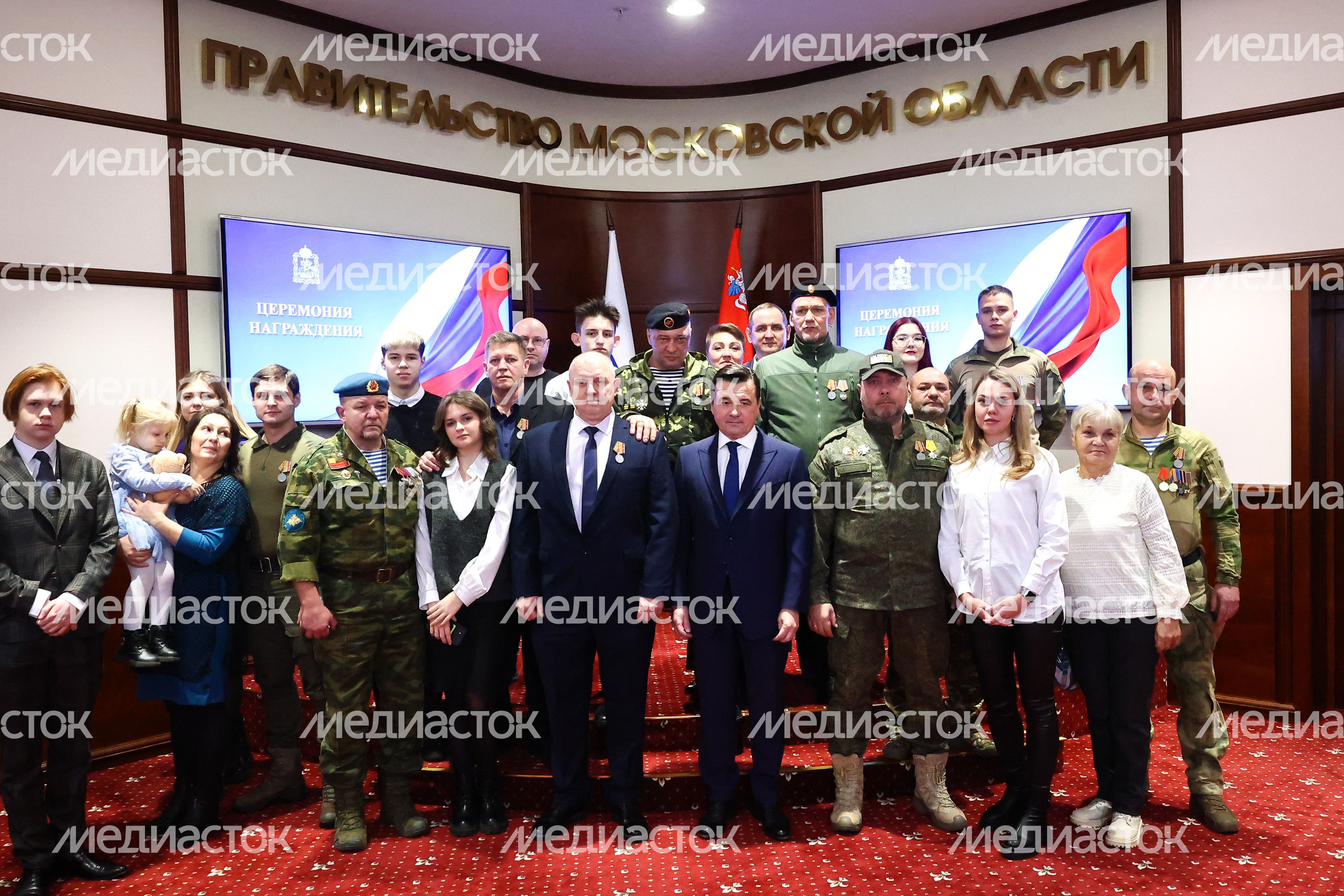 Награждение добровольцев из отряда «БАРС» Губернатором Подмосковья
