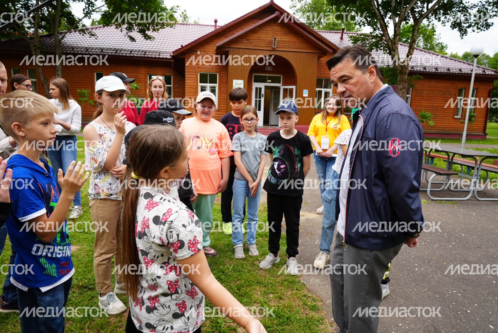 Посещение детей участников СВО в оздоровительном комплексе «Литвиново» Губернатором Подмосковья