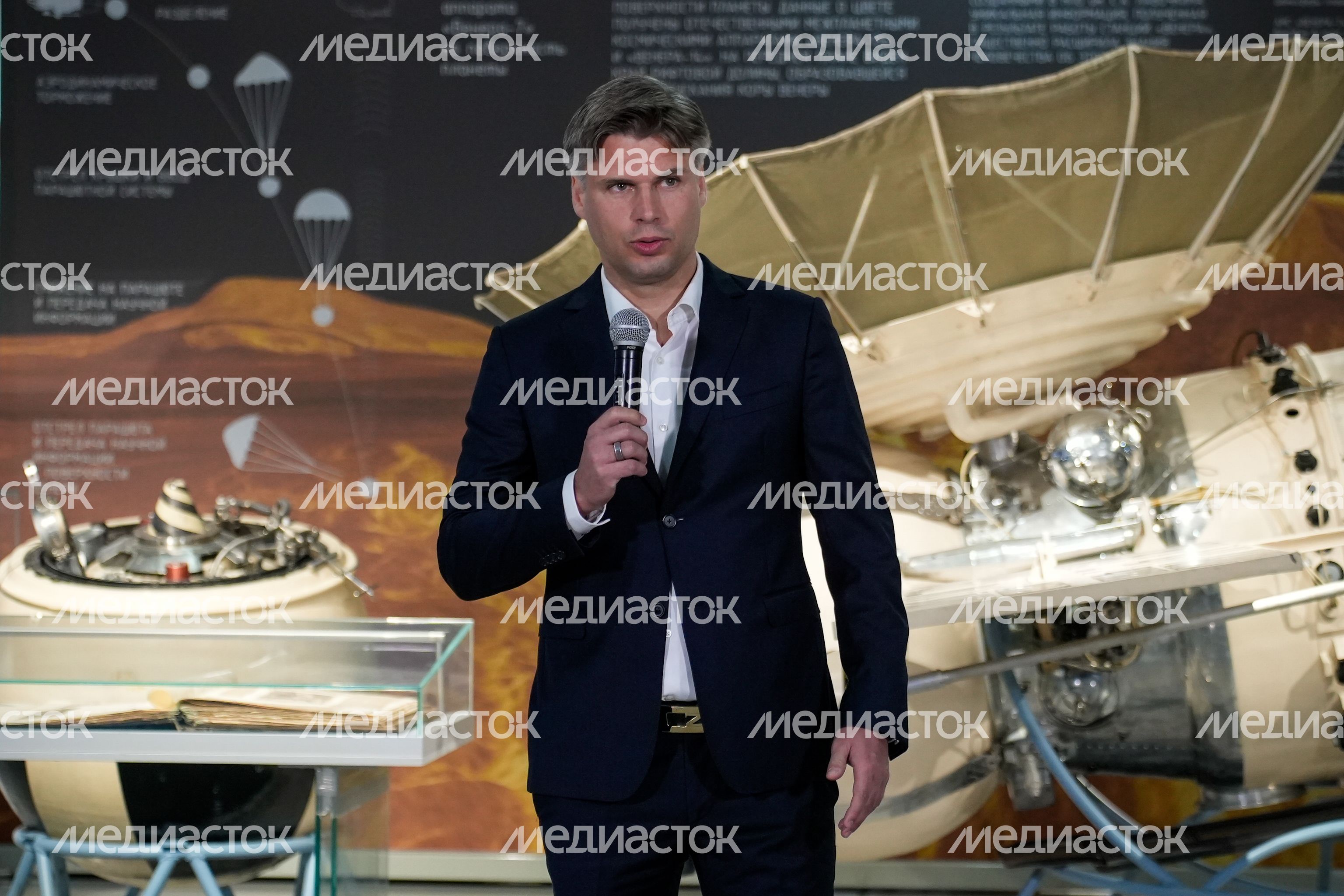 Дмитрий Баканов вручил награды лучшим сотрудникам НПО им. С.А. Лавочкина