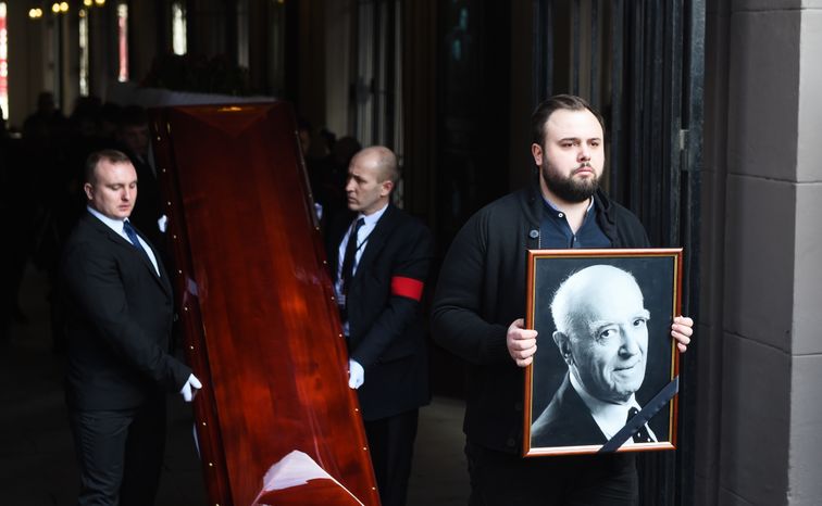 Церемония прощания с Владимиром Этушем в Москве