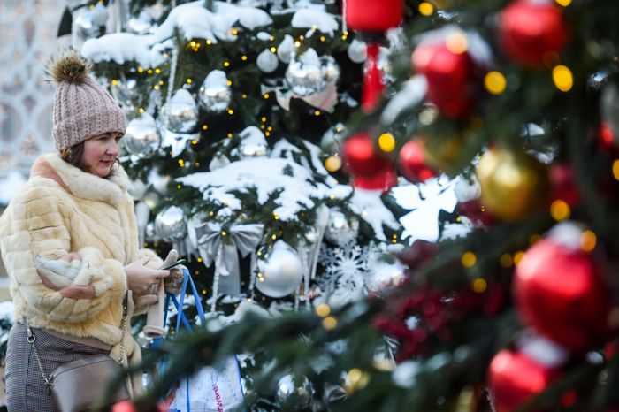 Открытие выставки дизайнерских елок на Кузнецком мосту