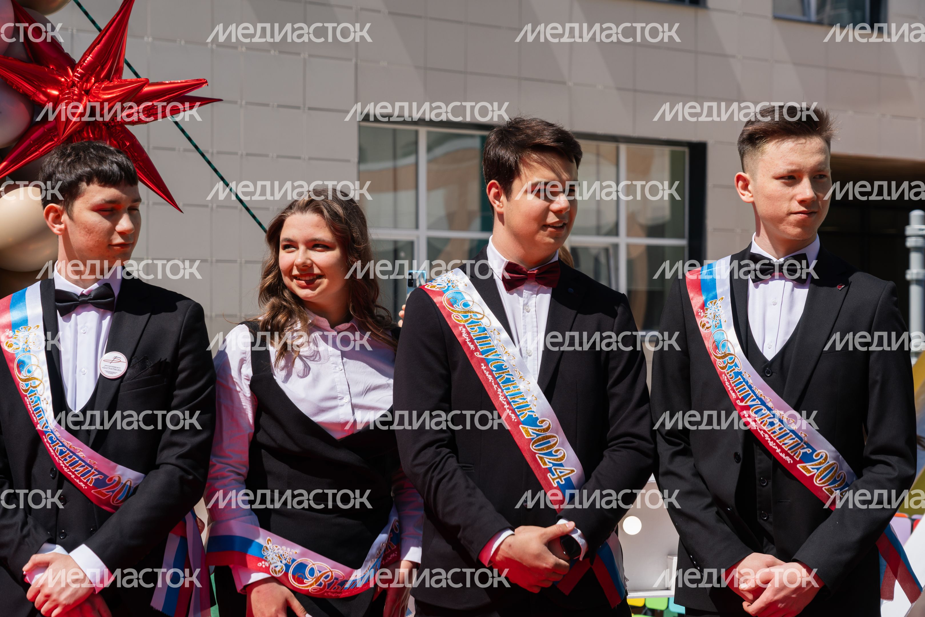 Последний звонок в Образовательном центре «Багратион» в ЖК «Гусарская баллада» Последний звонок в Образовательном центре «Багратион» в ЖК «Гусарская баллада»