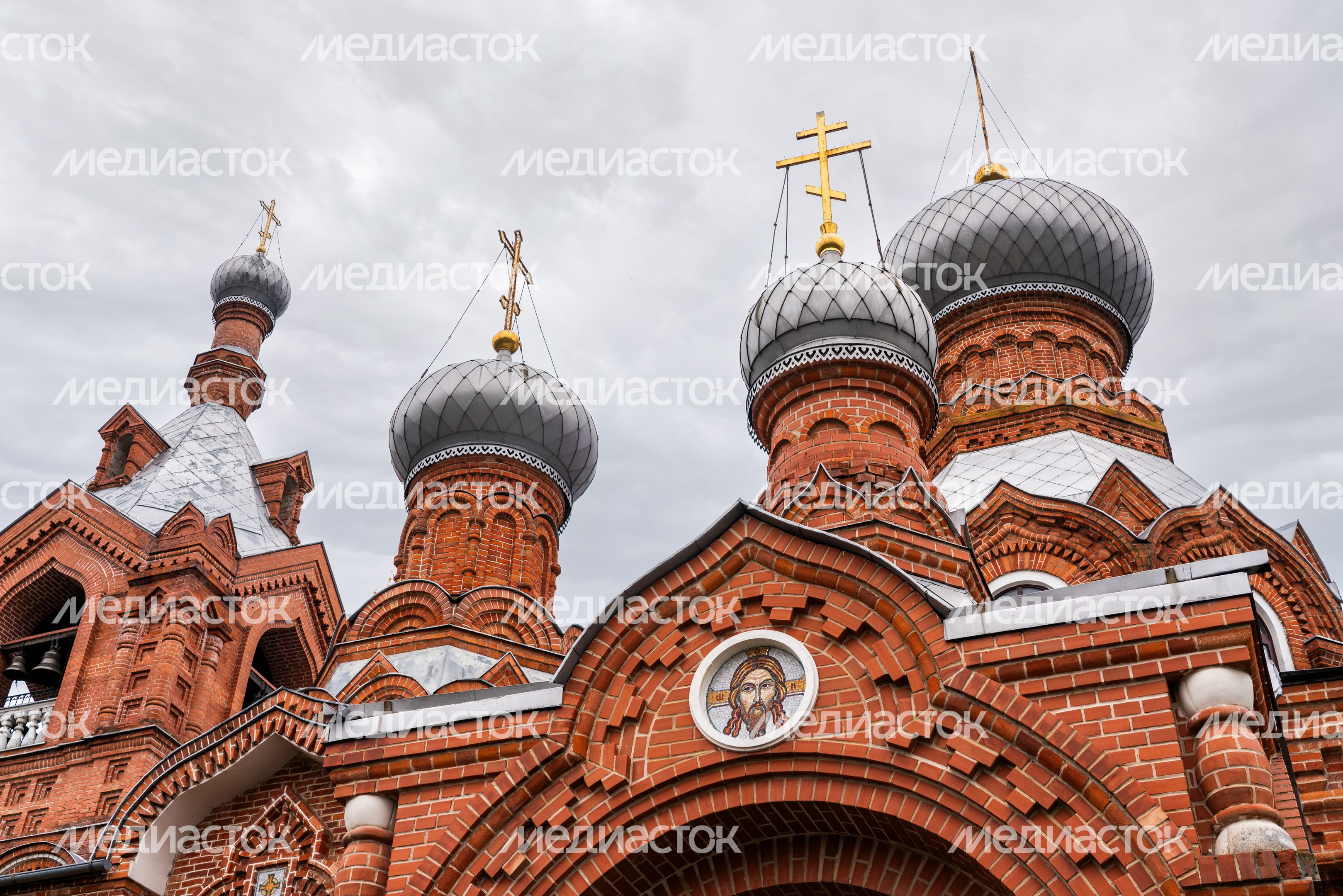 Истра. Церковь Воздвижения Честного Креста Господня в селе Дарна