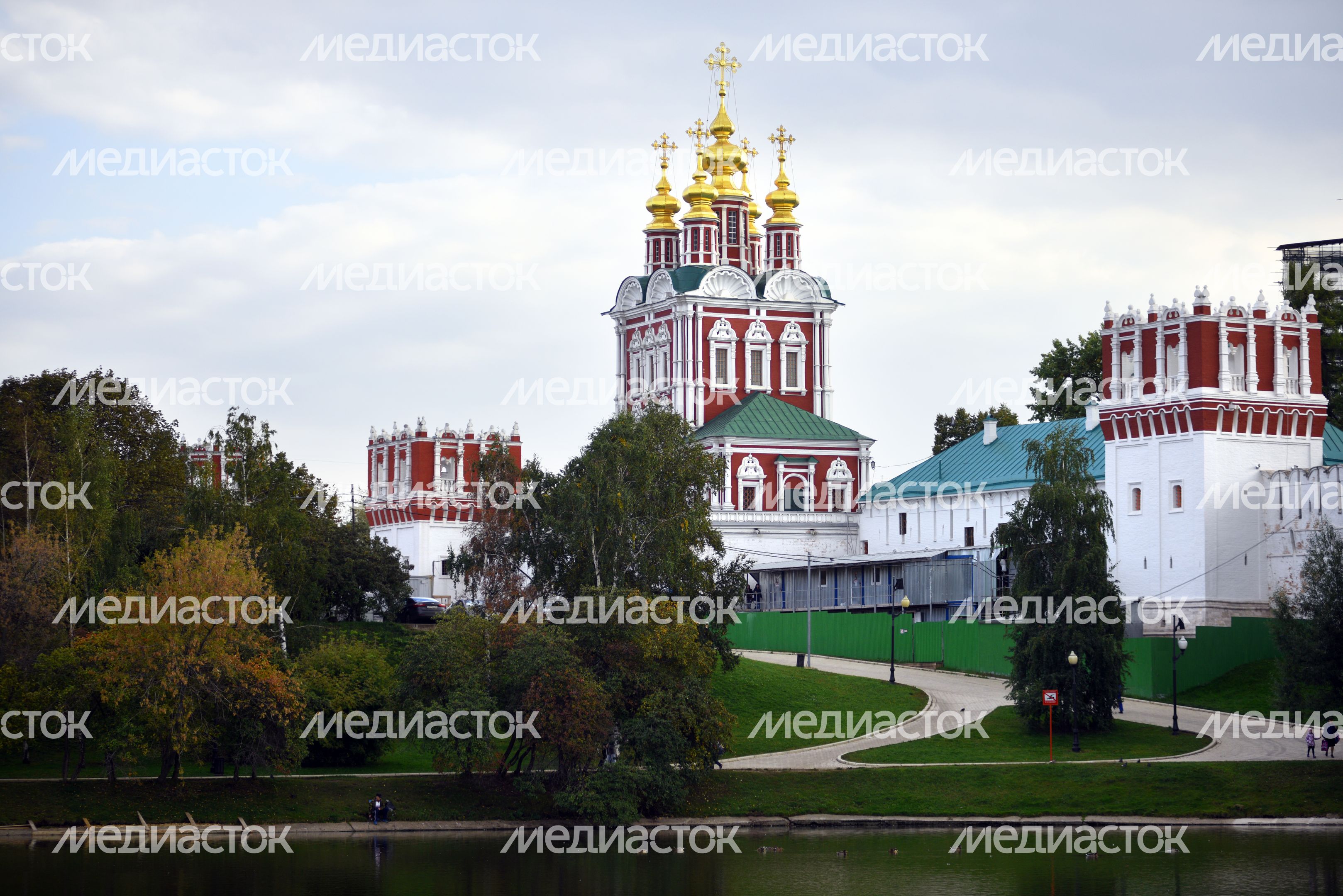 Парк Новодевичьи пруды в Москве