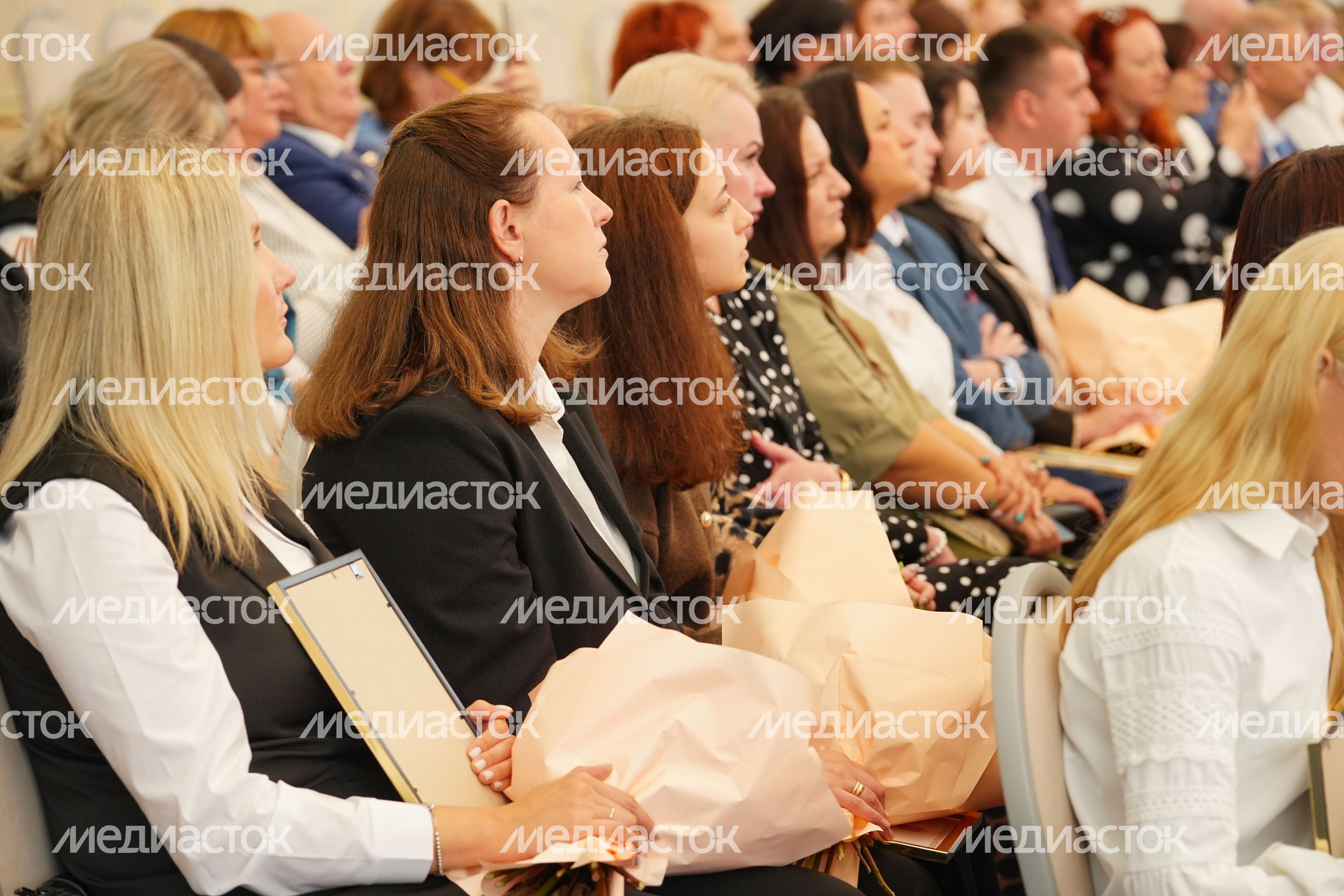Сотрудников МФЦ Подмосковья поздравили с профессиональным праздником Сотрудников МФЦ Подмосковья поздравили с профессиональным праздником
