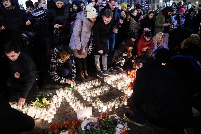 Акция в память о погибших в Кемерове на Пушкинской площади в Москве
