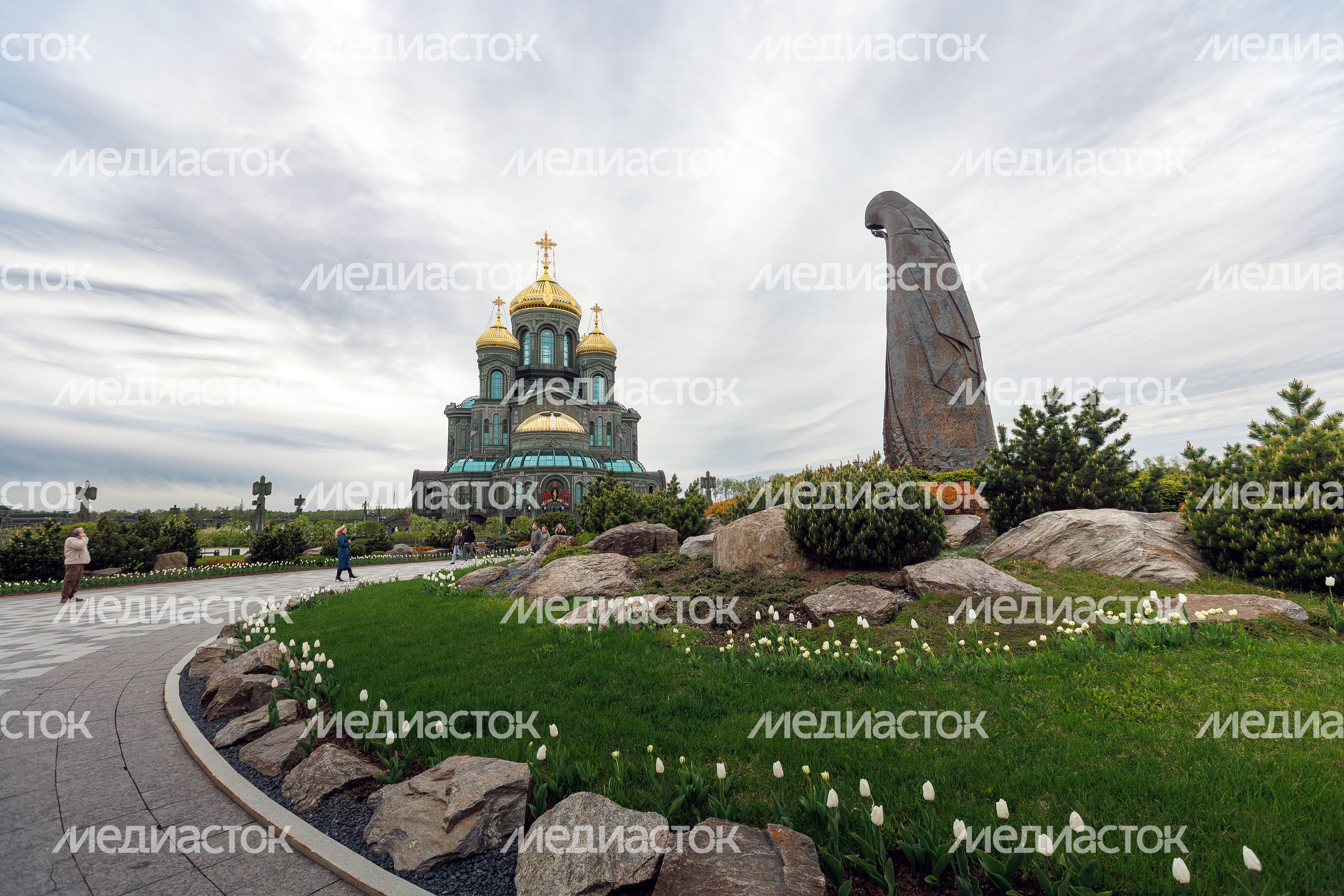 Мемориал «Матерям победителей» у Главного храма ВС РФ в Центральном парке «Патриот» Одинцовского округа Мемориал «Матерям победителей» у Главного храма ВС РФ в Центральном парке «Патриот» Одинцовского округа