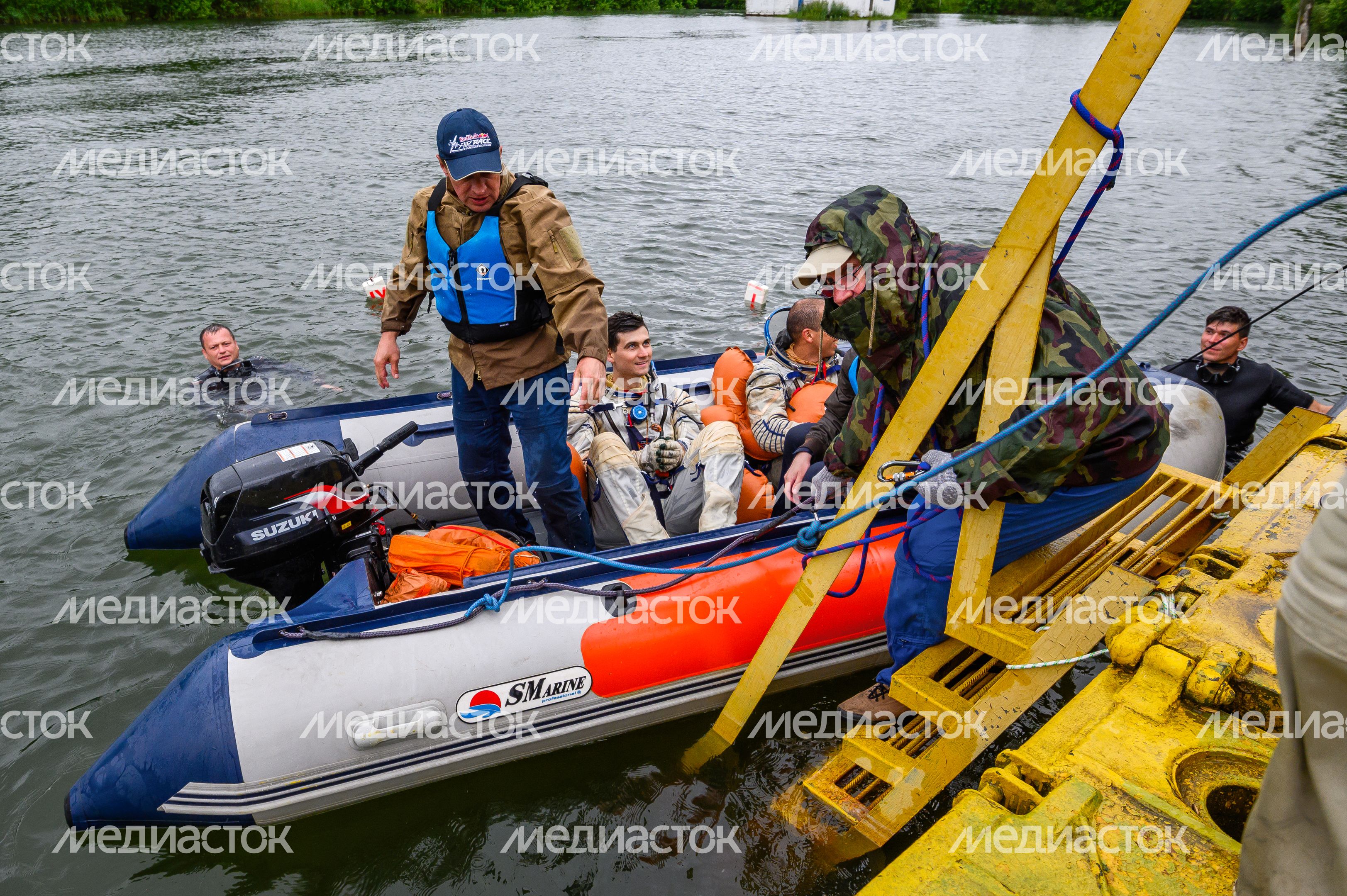 Тренировка космонавтов по действиям после посадки на воду в Ногинске