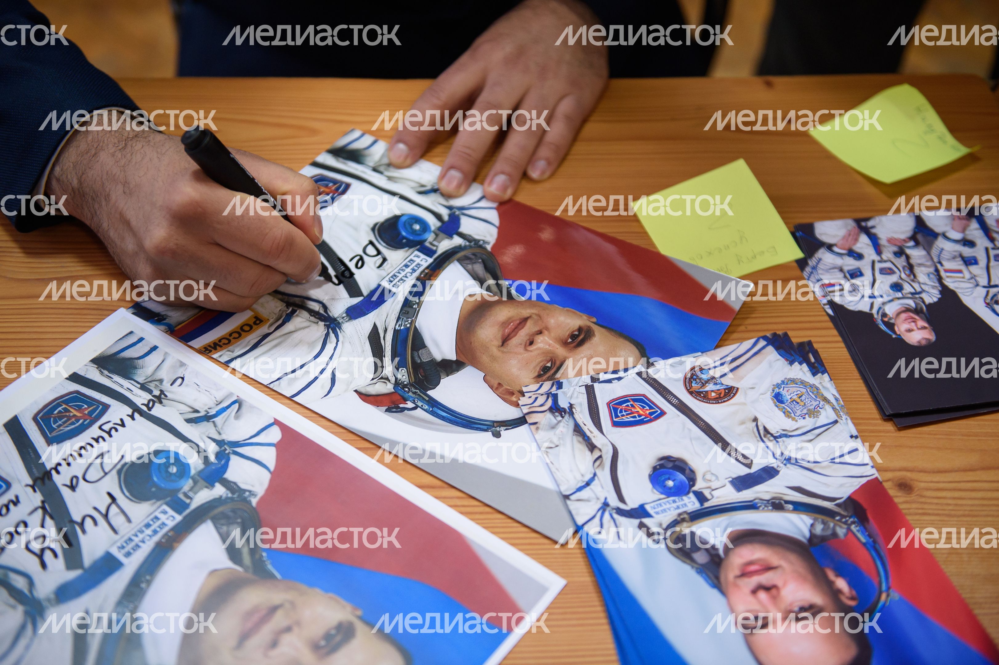 Торжественная встреча космонавтов и астронавтов 67-й длительной экспедиции на МКС
