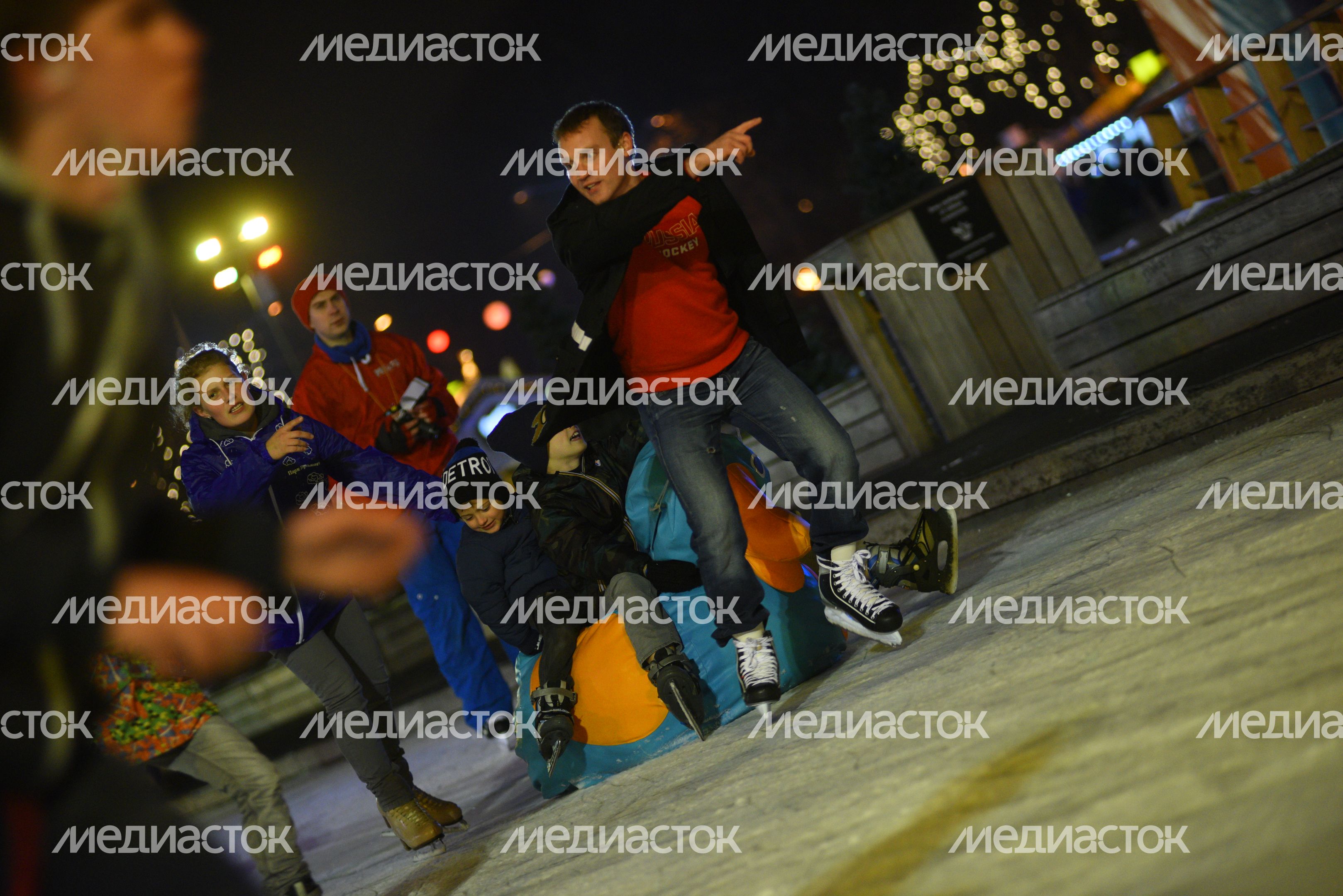 Открытие катка в парке Горького в Москве