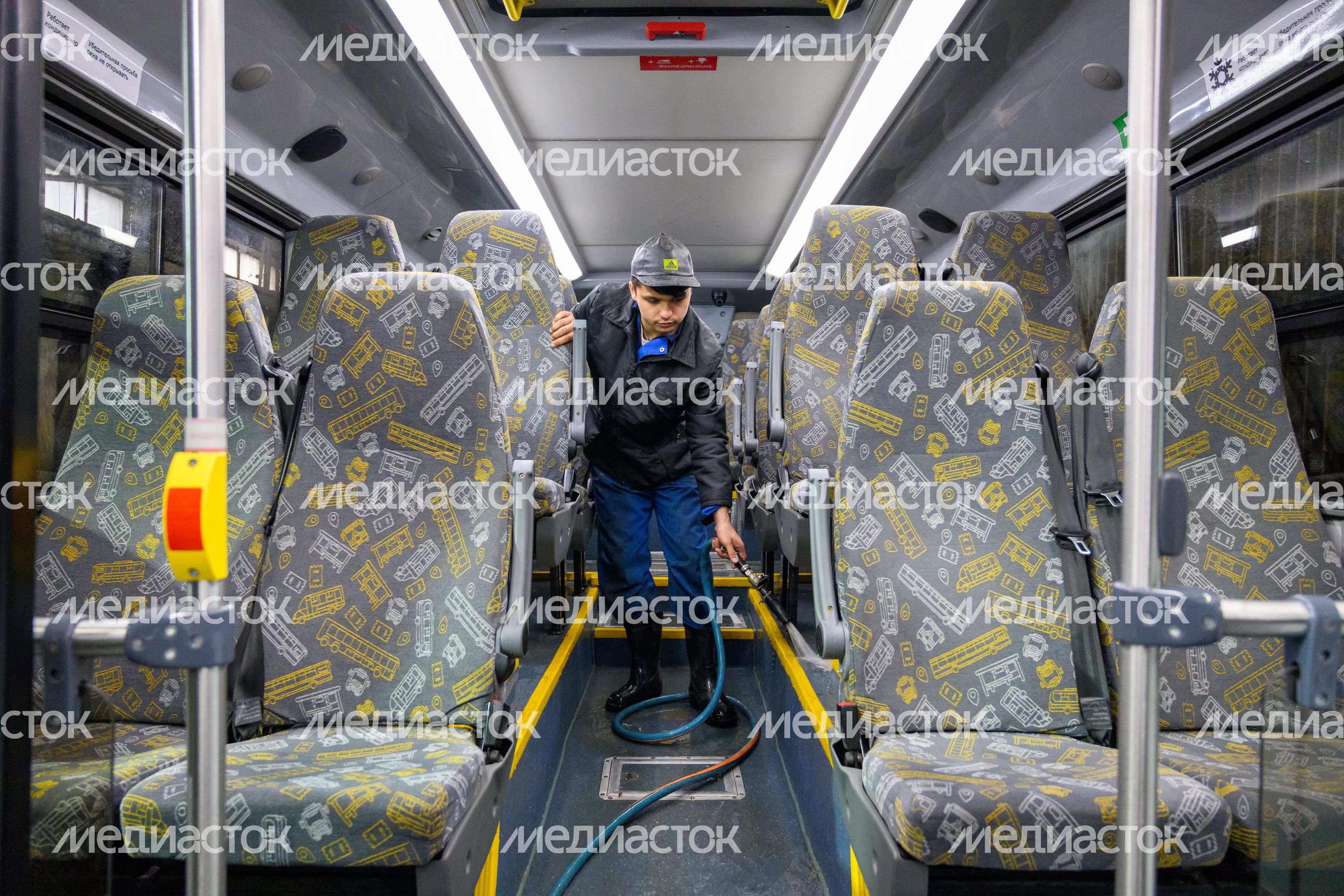 Уборка салона автобуса перед отправлением в рейс Уборка салона автобуса перед отправлением в рейс