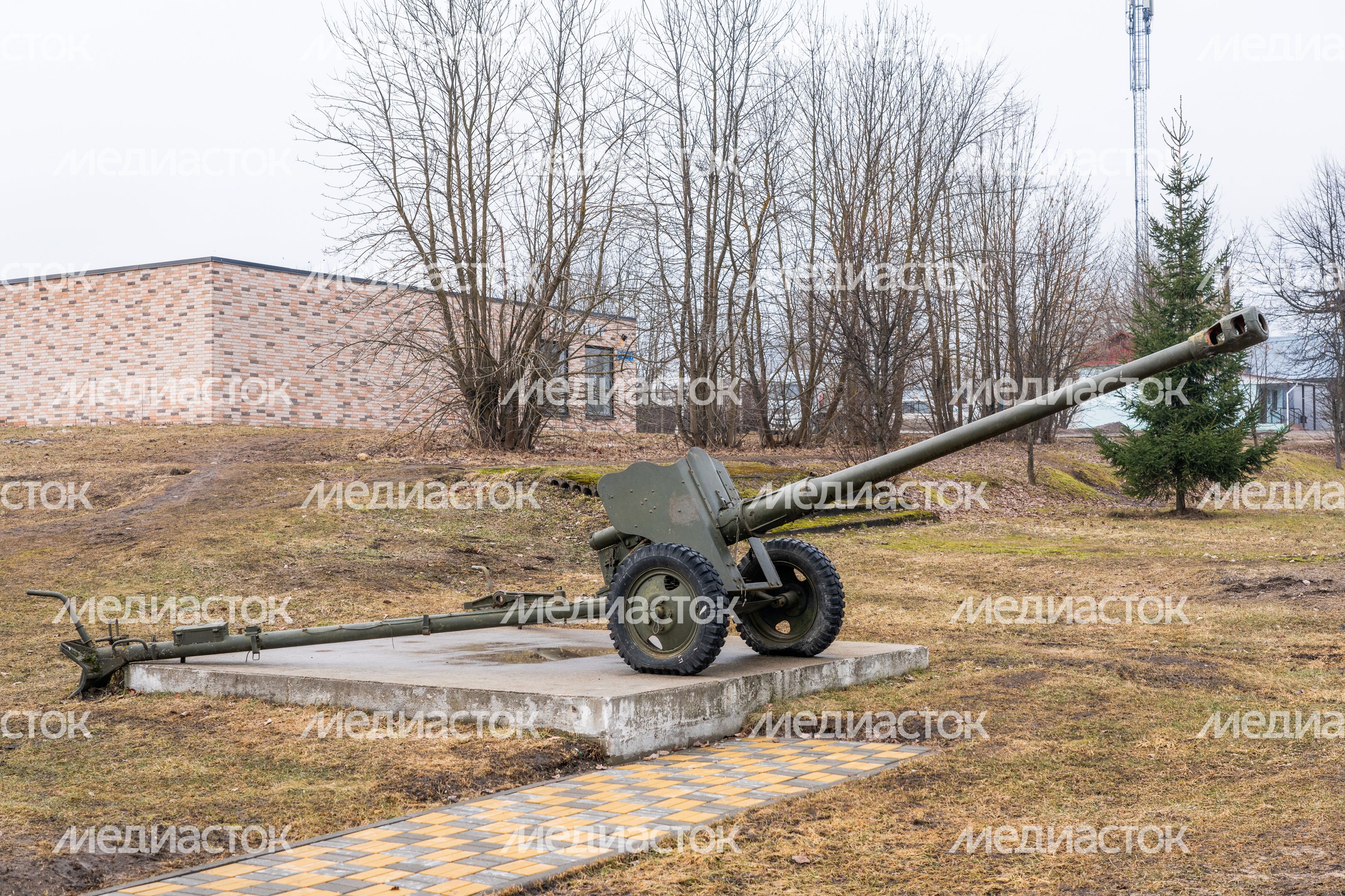 Памятник военной технике в п. Колюбакино Рузского округа Памятник военной технике в п. Колюбакино Рузского округа