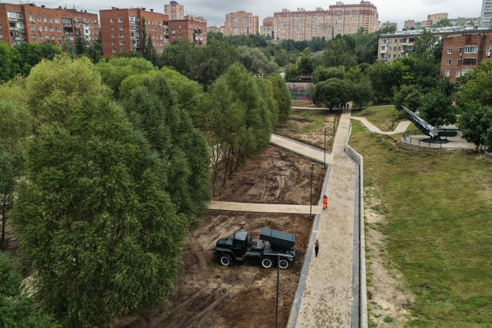 В Дзержинском завершается обновление сквера имени Громцева