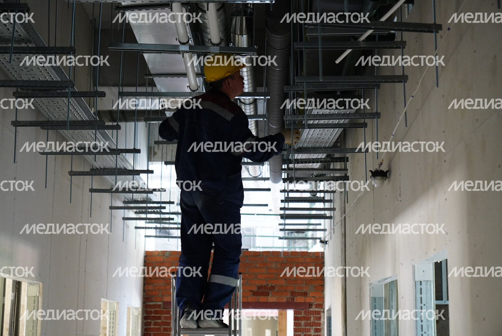 Проверка хода строительства детской областной больницы в Красногорске Губернатором Подмосковья