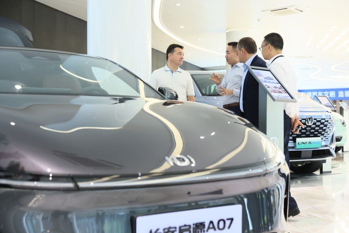 Посещение автозавода Changan Automobile Group в Китае Губернатором Подмосковья