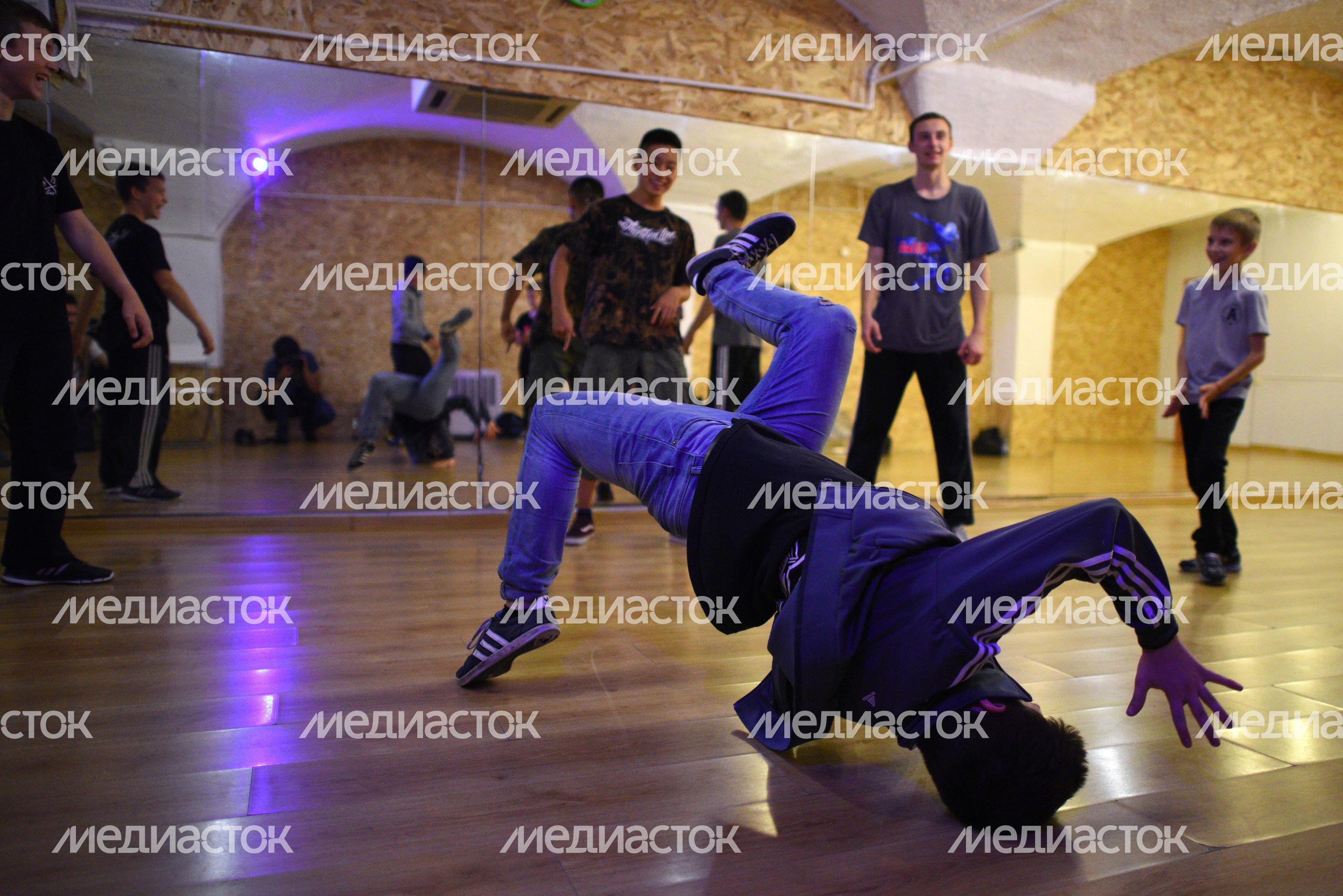 Школа брейк-данса THIRTEEN LINE в Москве