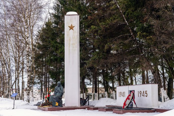 Мемориал «Скорбящая мать» в Солнечногорске