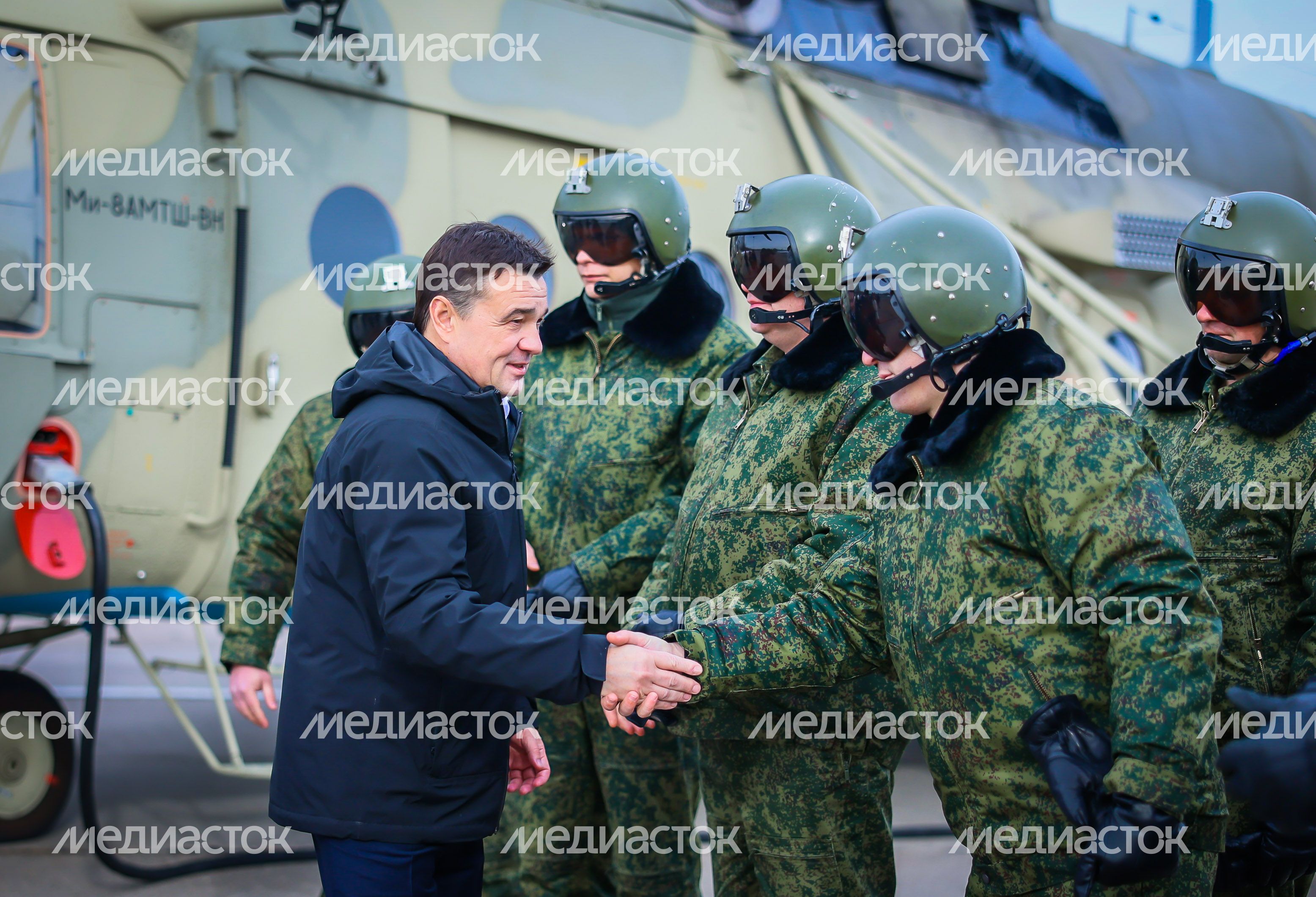 Губернатор поблагодарил военнослужащих вертолетной эскадрильи