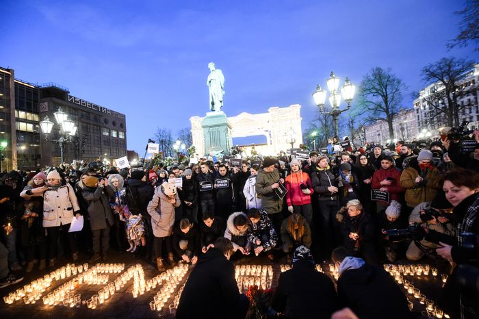 Акция в память о погибших в Кемерове на Пушкинской площади в Москве