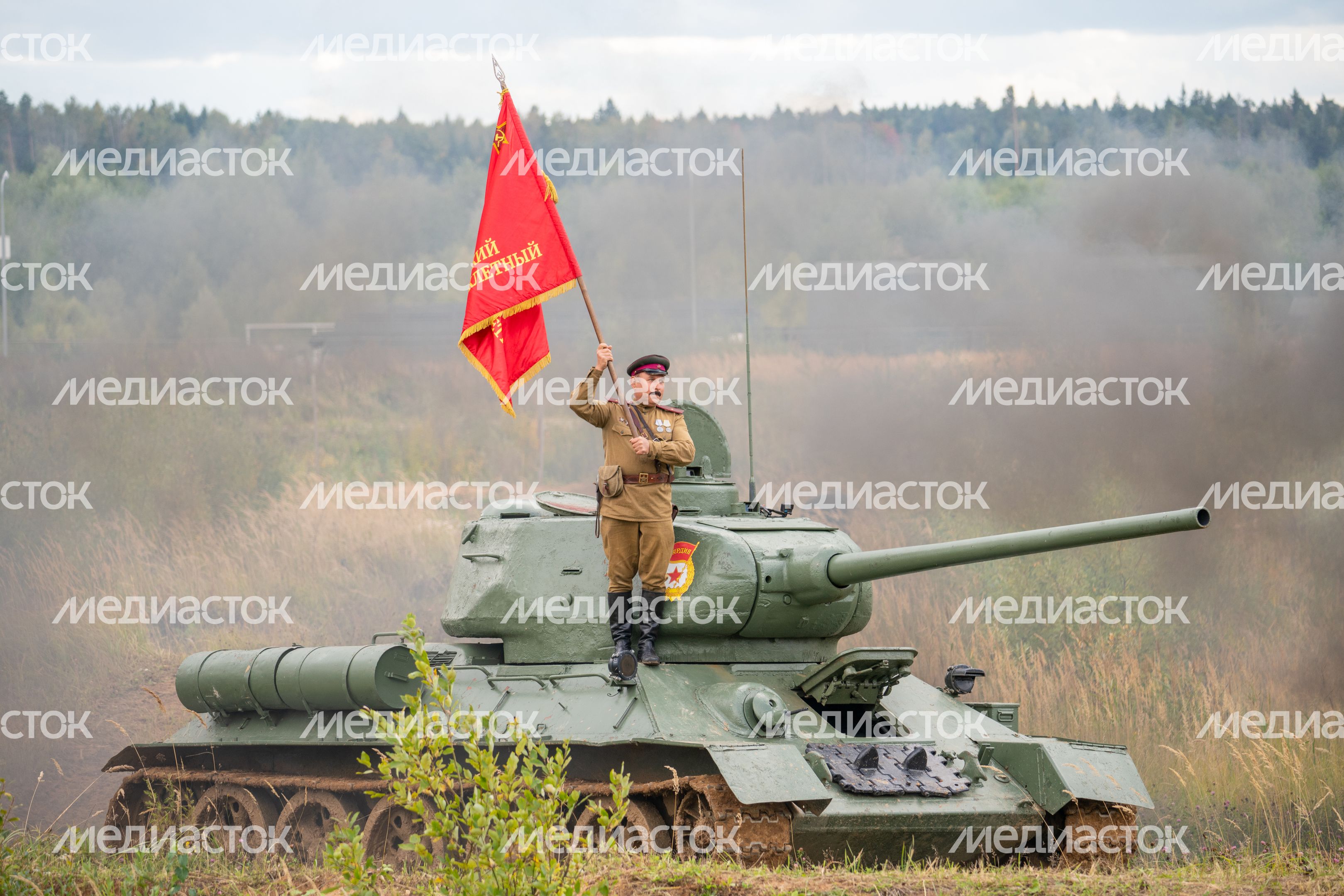 Военно-историческая реконструкция боя в День танкиста в парке «Патриот» Одинцовского округа Военно-историческая реконструкция боя в День танкиста в парке «Патриот» Одинцовского округа