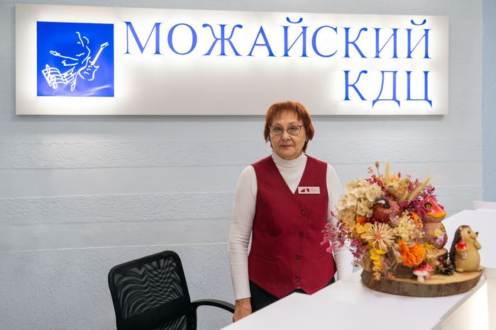 Униформа сотрудников Можайского культурного досугового центра оформлена в едином стиле проекта «Умный ДК»