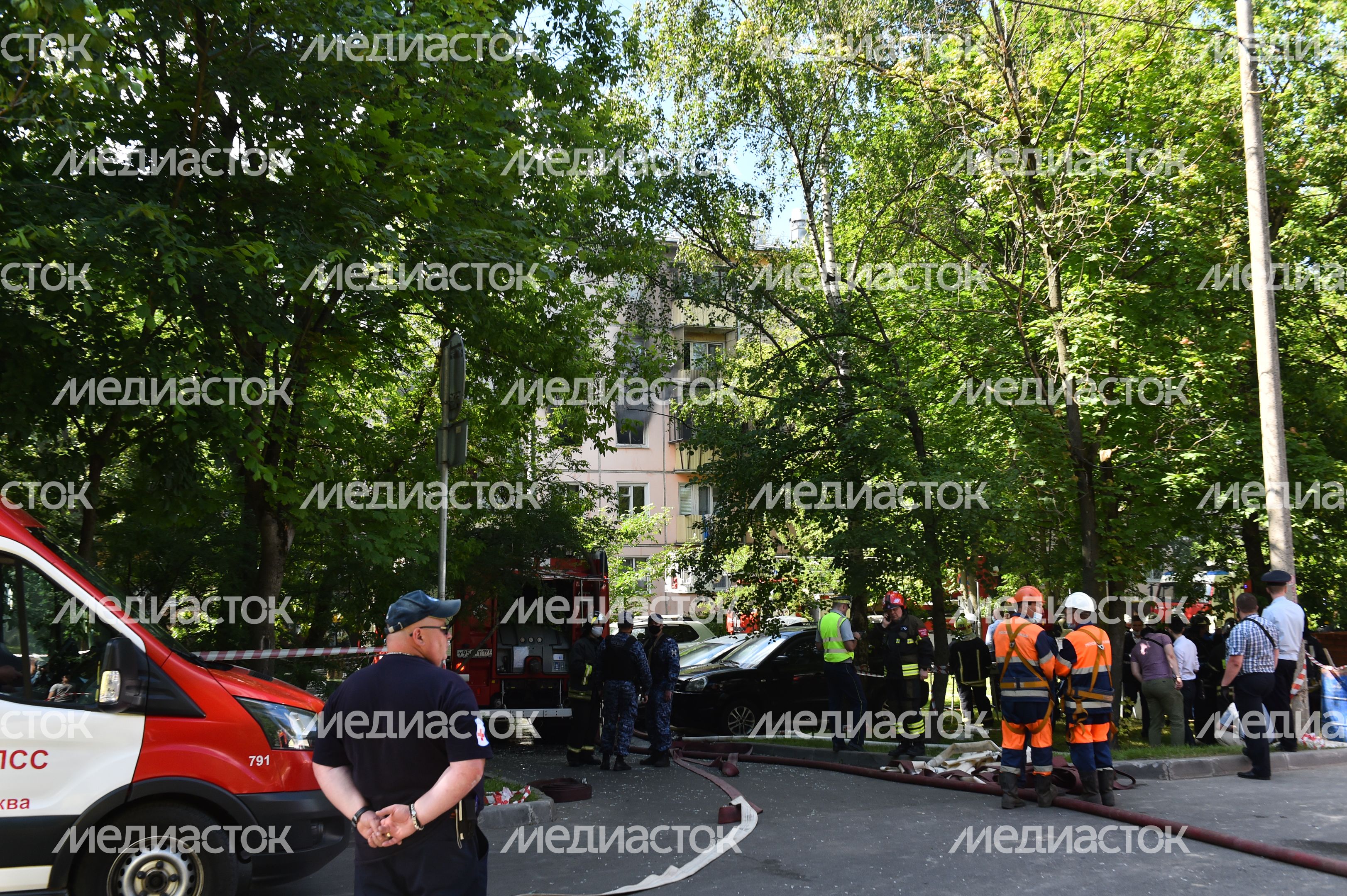 Кадры с места взрыва в доме на улице Проходчиков в Москве