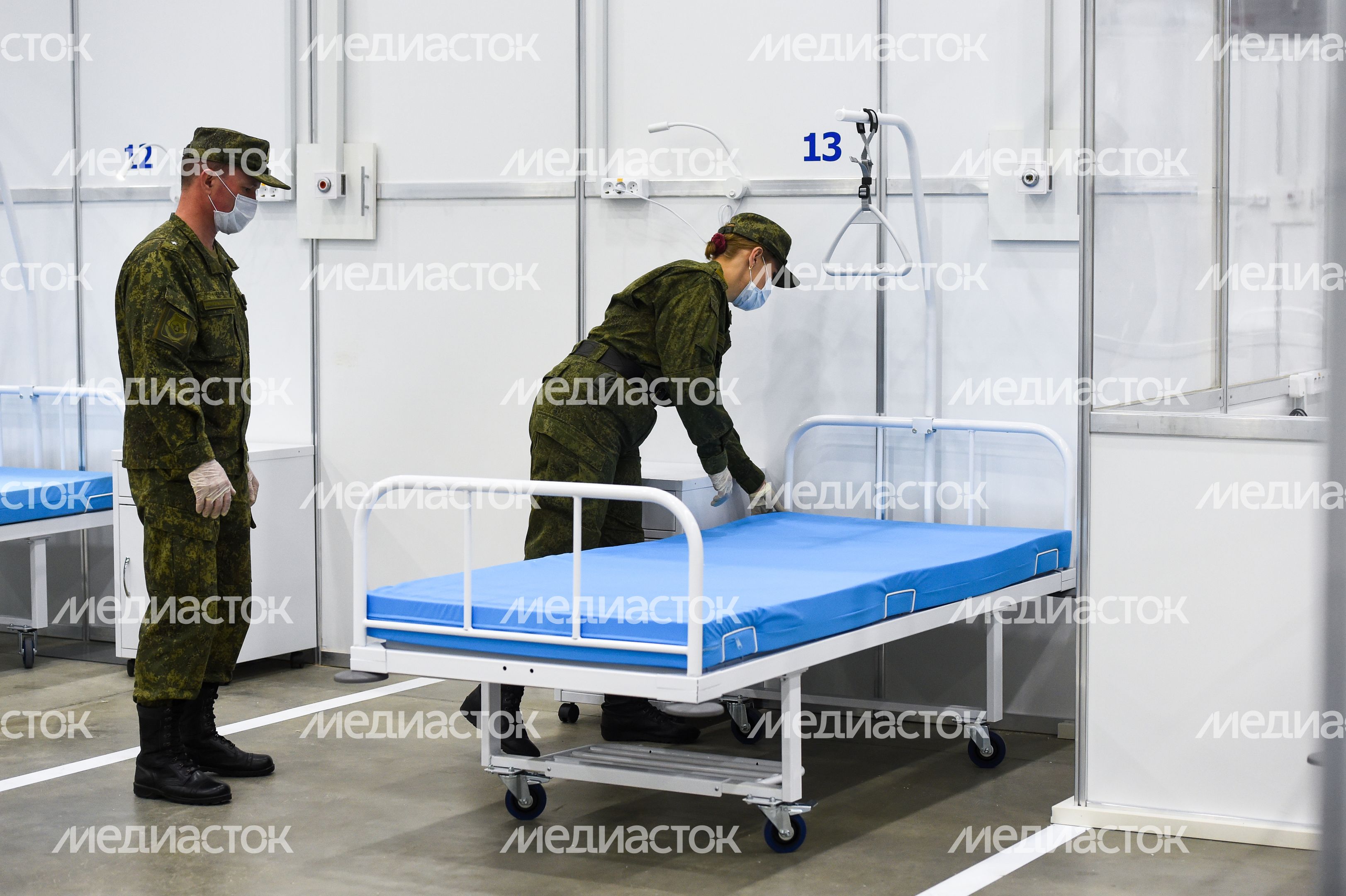 Медицинский центр для больных с коронавирусом, организованный в павильонах Конгрессно-выставочного центра в Кубинке