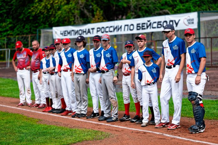 Бейсболисты команды «Орел» из Москвы в финале бейсбольного турнира «Кубок Олимпии «Все звезды»