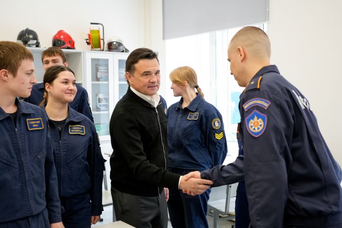 Андрей Воробьев и Игорь Щеголев посетили Дмитровский техникум