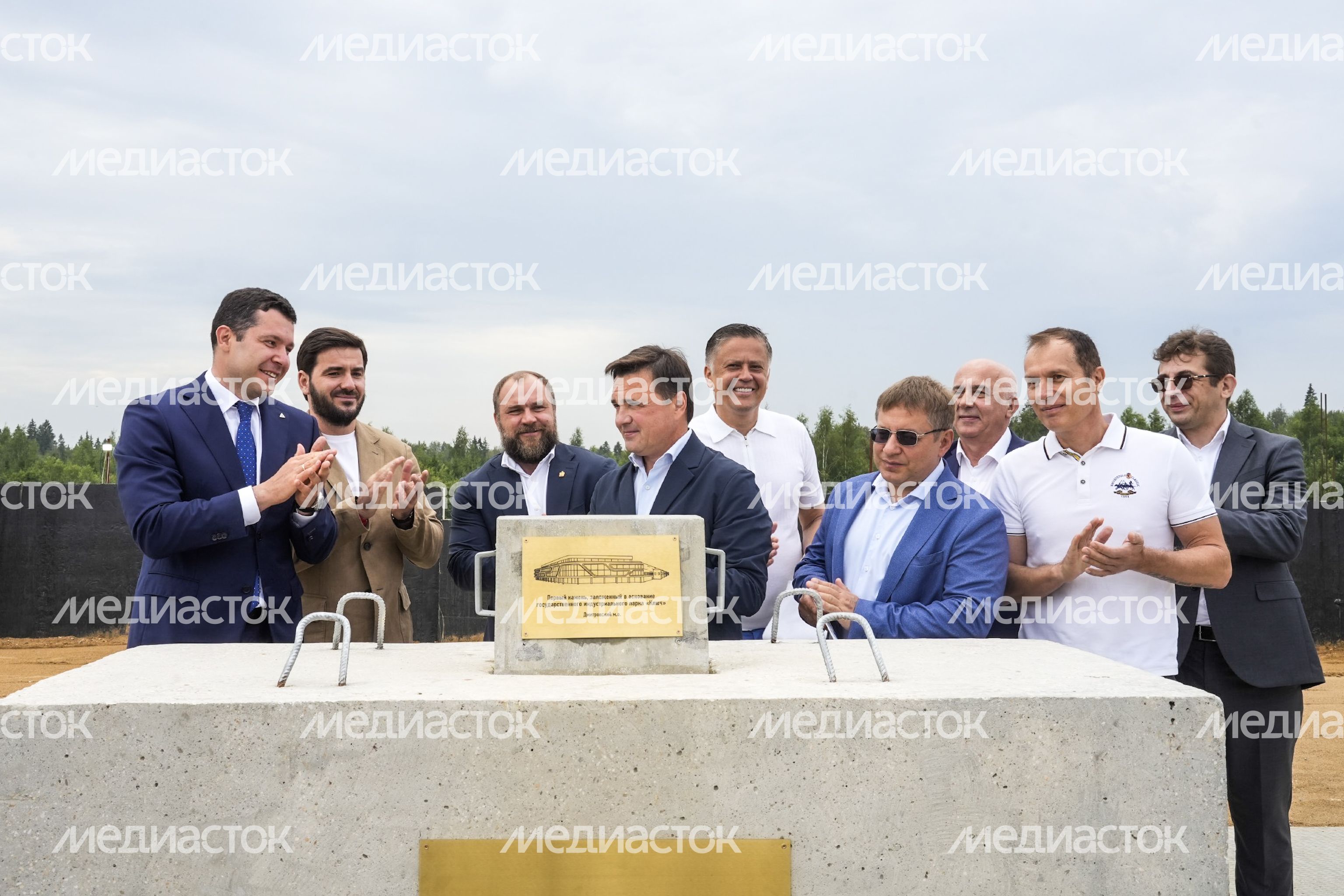 Андрей Воробьев и Антон Алиханов дали старт строительству трех государственных индустриальных парков Андрей Воробьев и Антон Алиханов дали старт строительству трех государственных индустриальных парков
