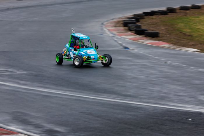 Детский заезд на мини-багги на гоночной трассе ADM Raceway в Мячково