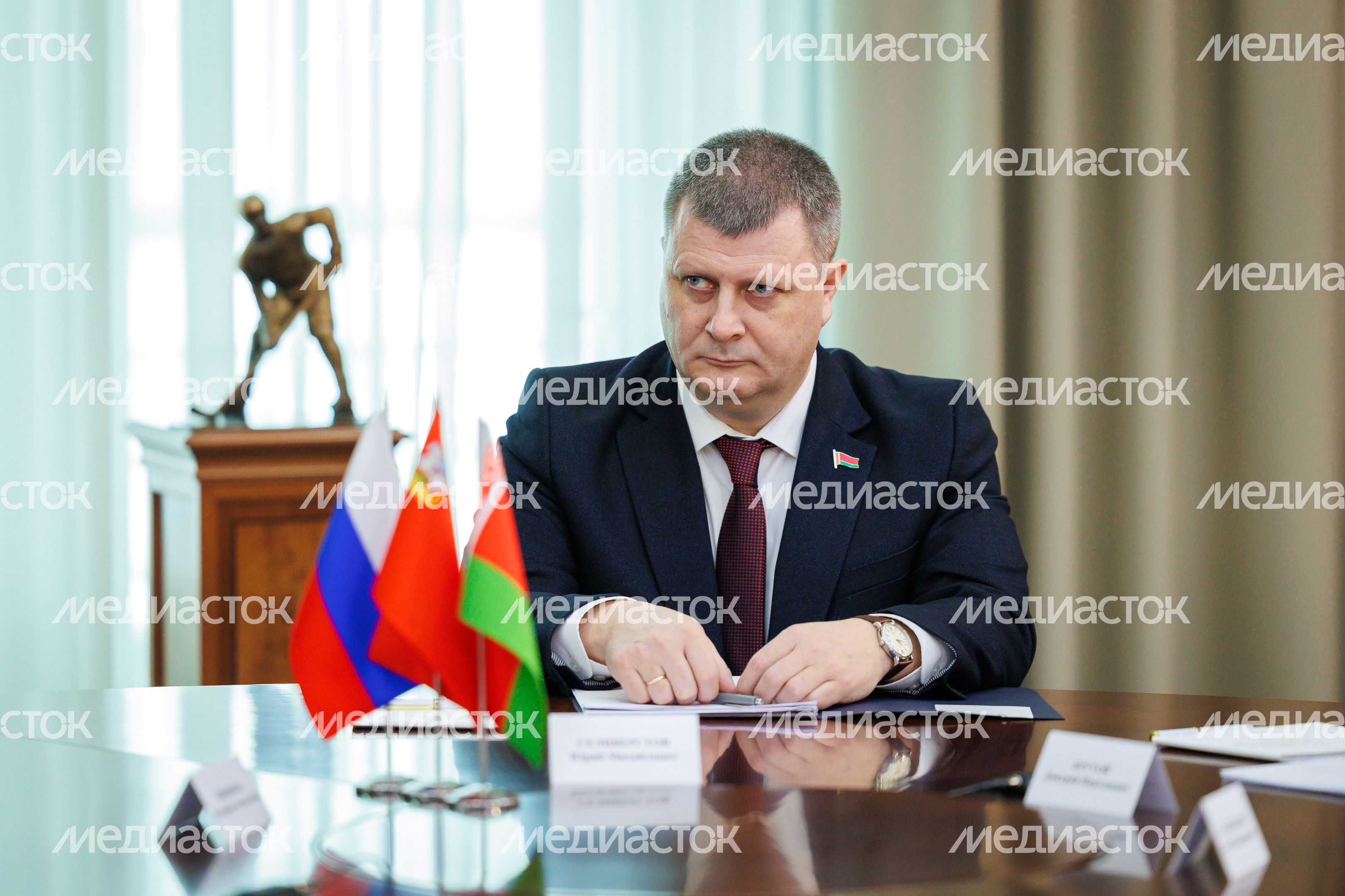 Андрей Воробьев провел рабочую встречу с главой администрации президента Республики Беларусь Андрей Воробьев провел рабочую встречу с главой администрации президента Республики Беларусь