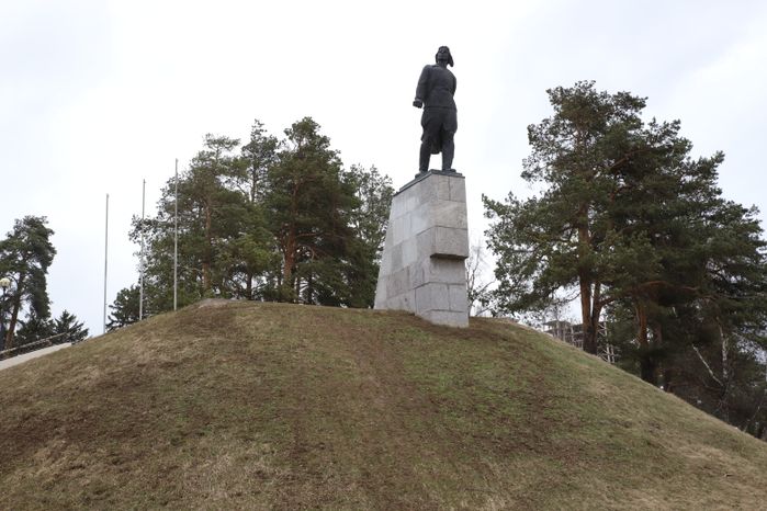Памятник ночному тарану Талалихина