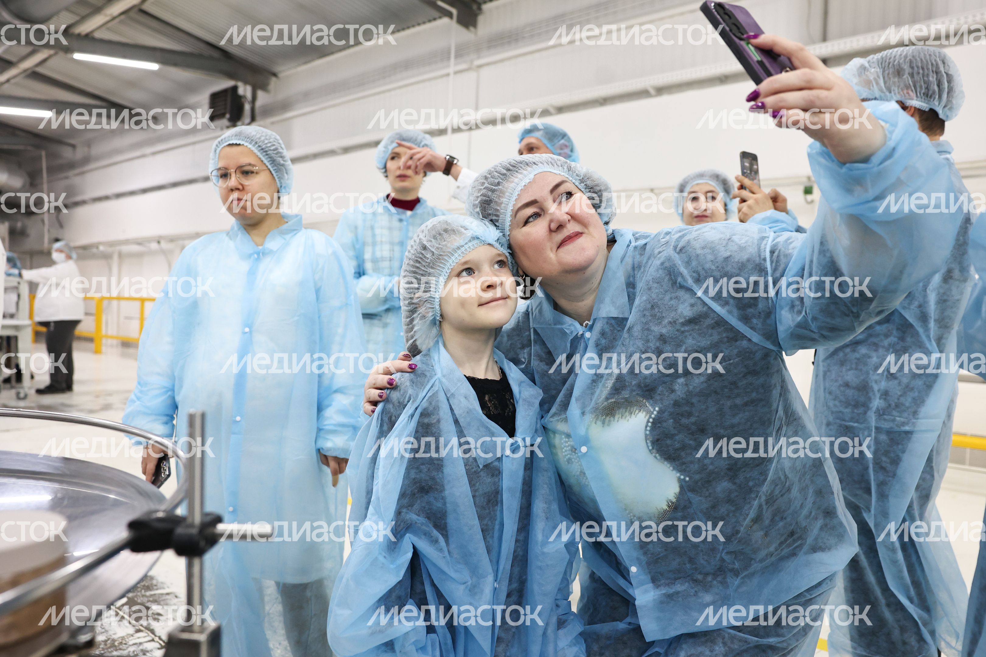 Семьи участников СВО побывали на экскурсии по производству компании Mixit Семьи участников СВО побывали на экскурсии по производству компании Mixit