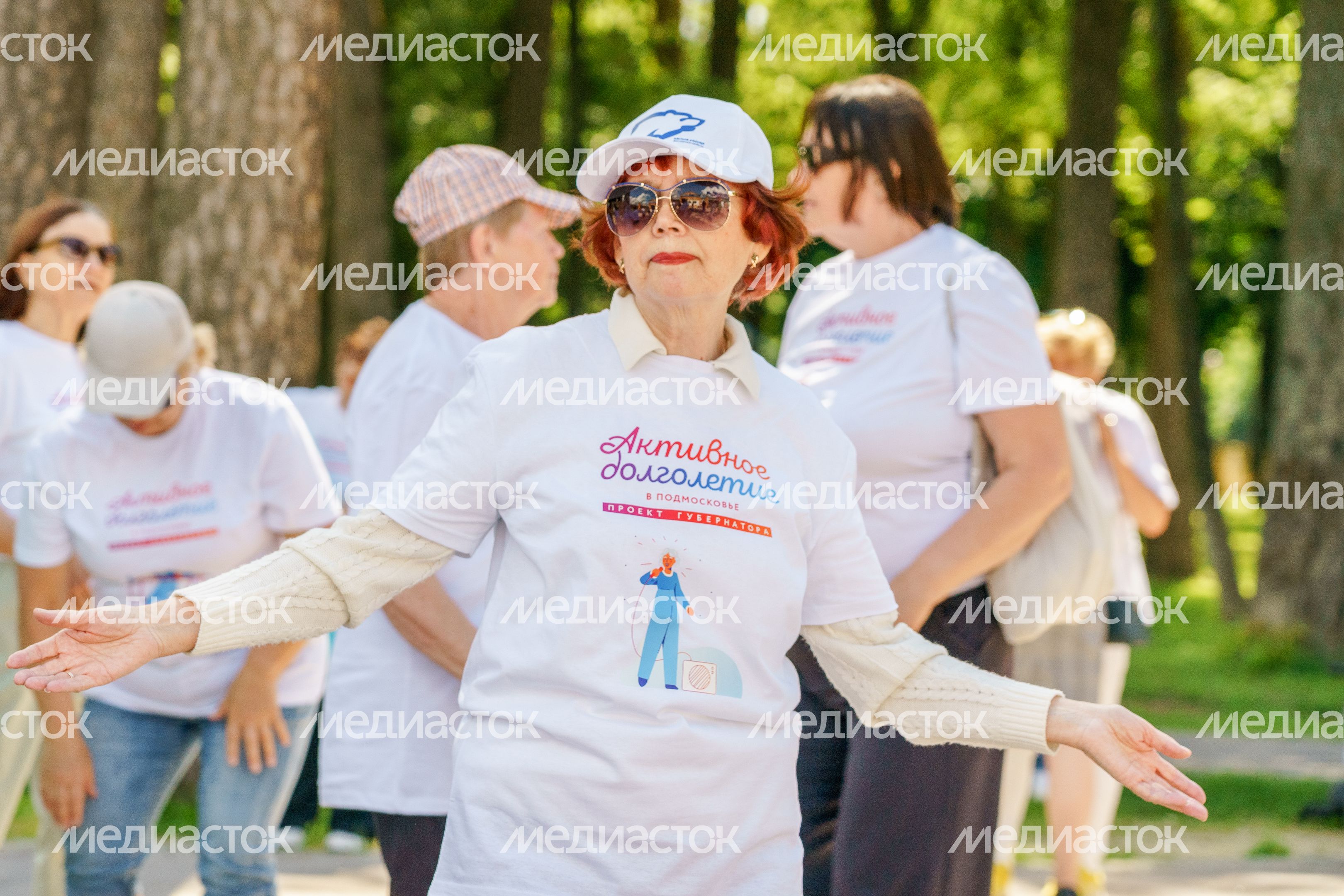 Физкультурно-спортивная акция «Зарядка долголетов» в Раменском парке