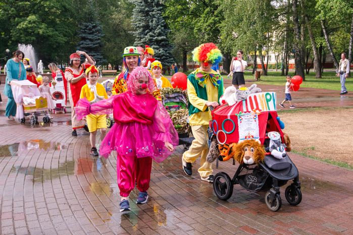 Парад колясок в сквере "Юбилейный" в Химках