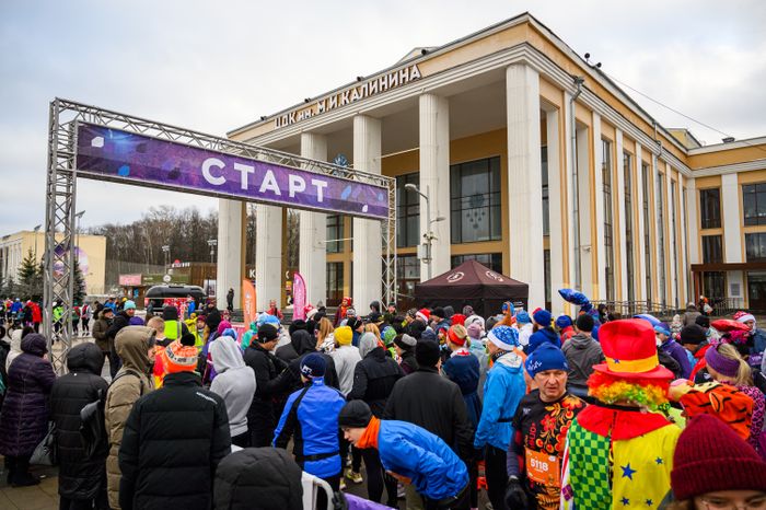 Новогодний забег в карнавальных костюмах Space Carnival 2024 в Королеве