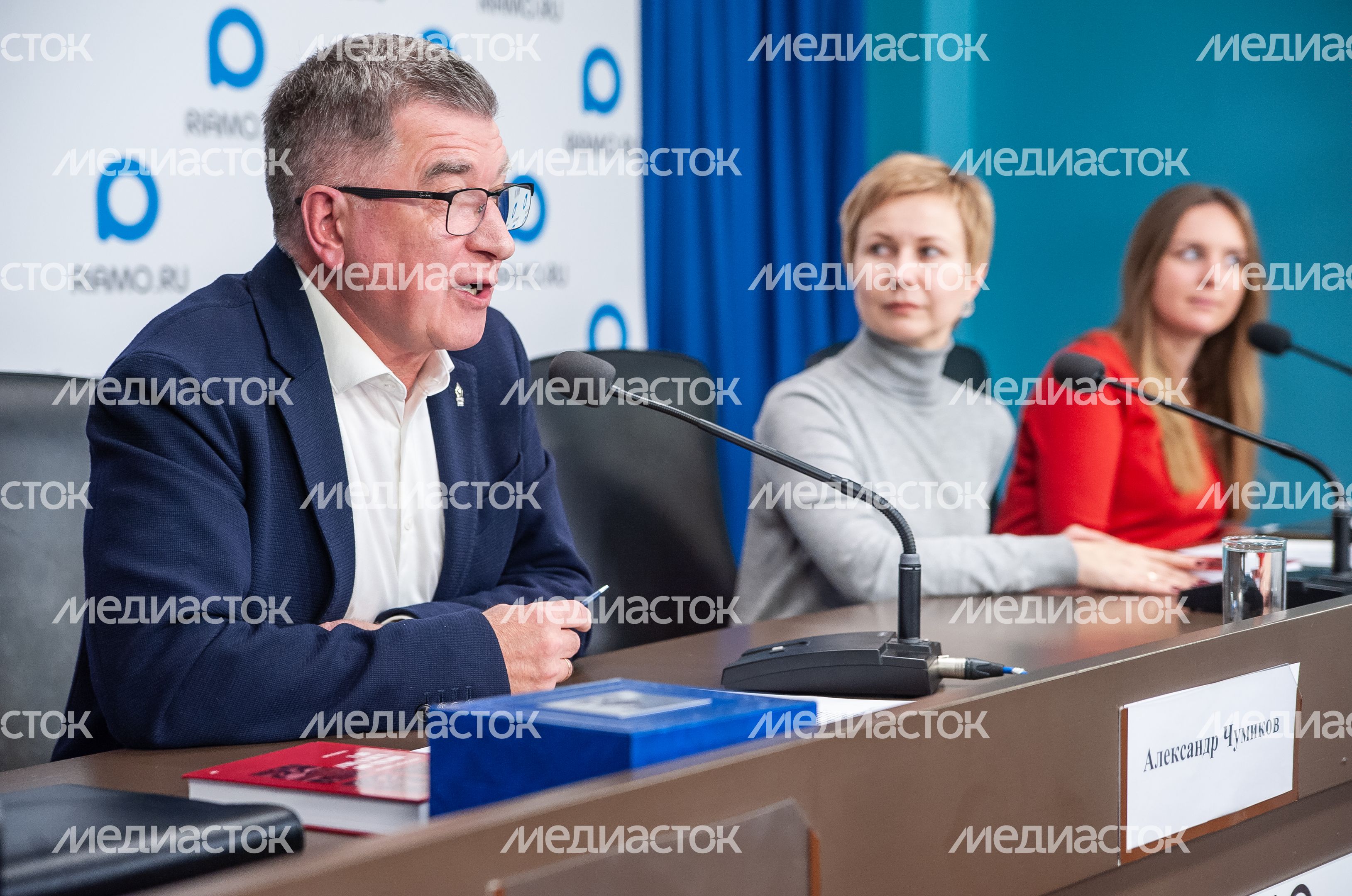 Презентация книги Александра Чумикова «Москва-400. Кам-са-мол! 90-е»