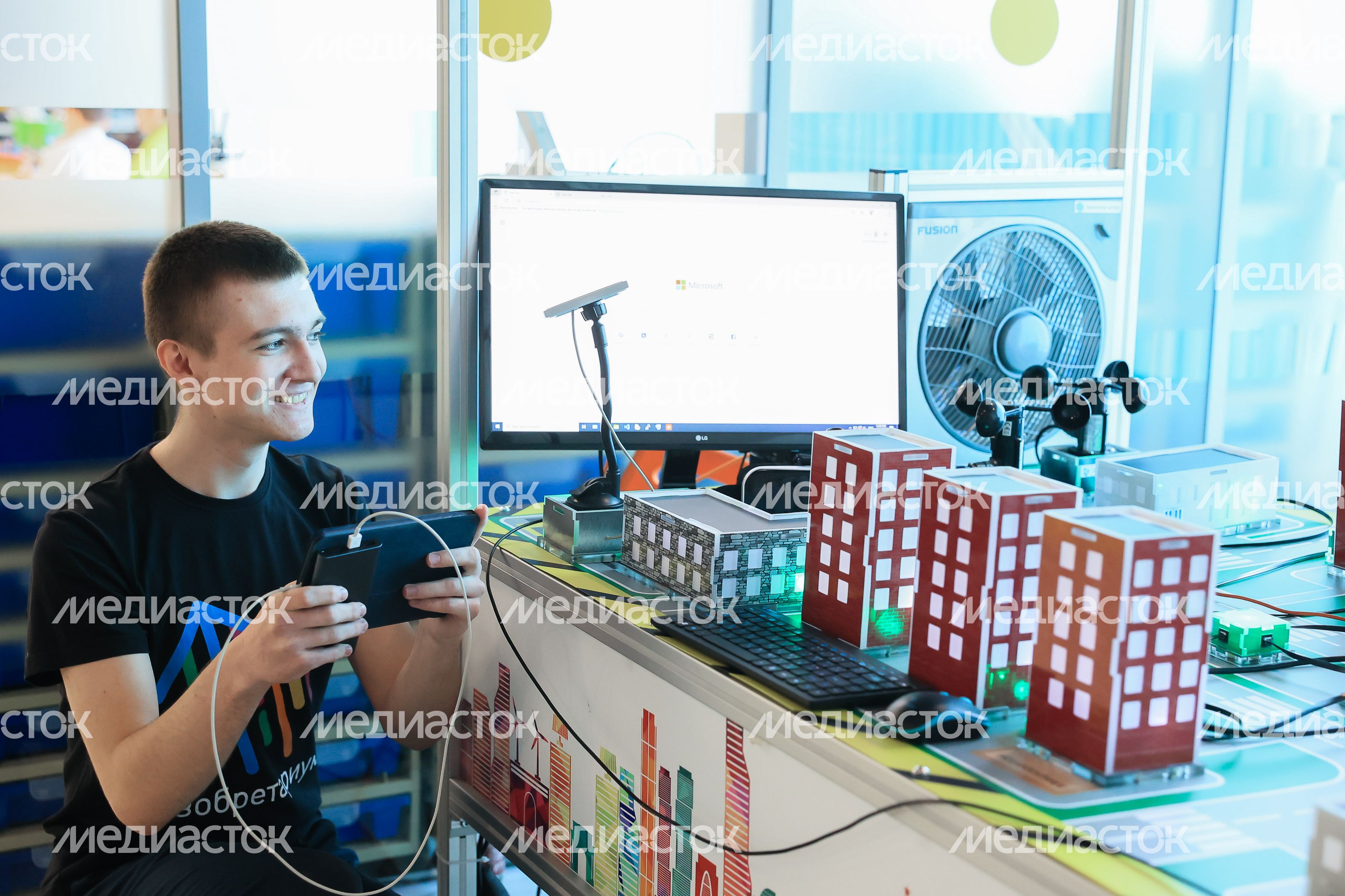 Представление учащимися «Изобретариума» своих разработок Губернатору Подмосковья