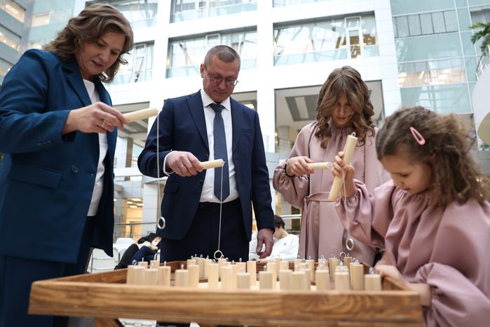 Женщин Подмосковья поздравили с Днем матери