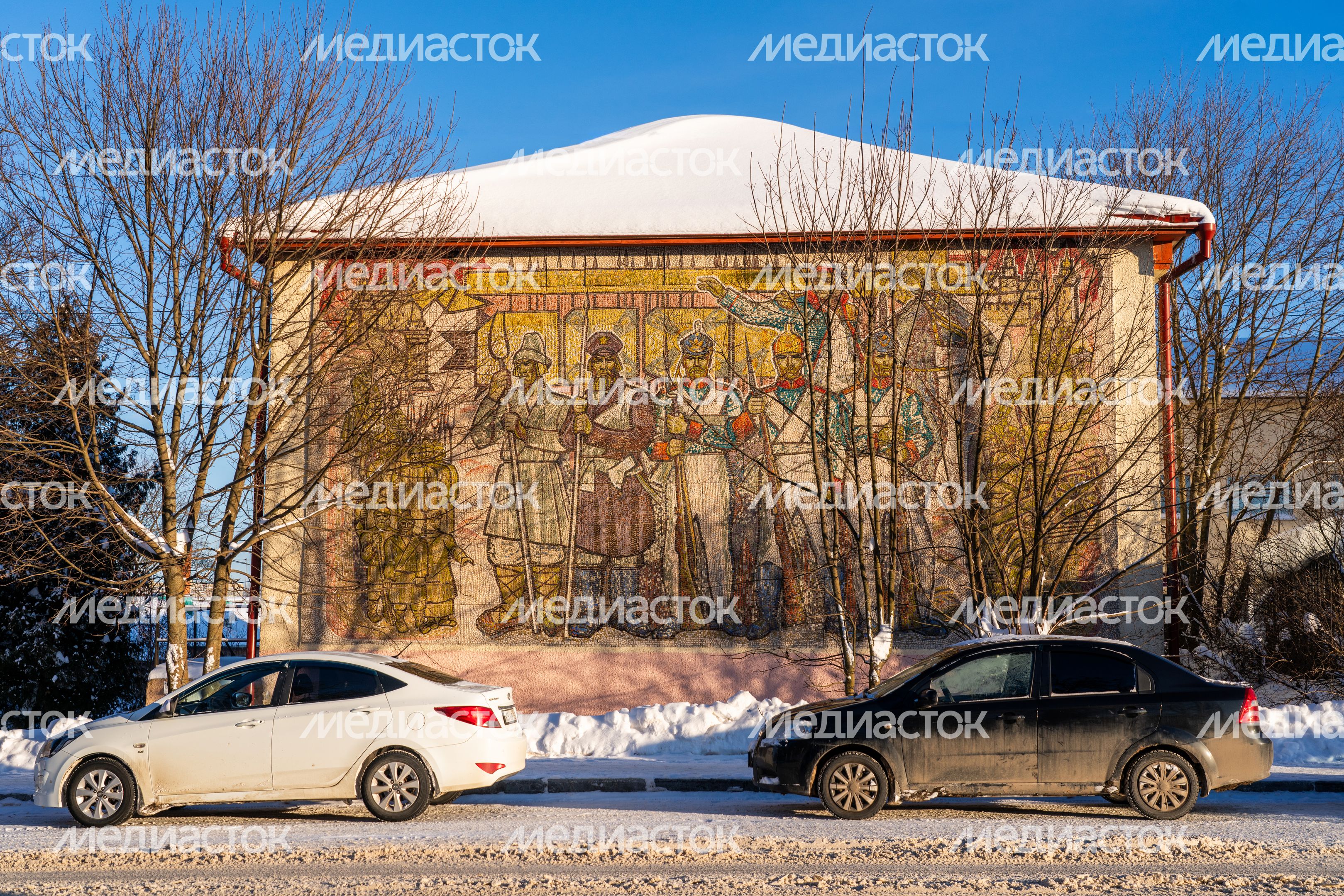 Мозаика, посвященная Отечественной войне 1812 года, на стене культурно-досугового центра Мозаика, посвященная Отечественной войне 1812 года, на стене культурно-досугового центра