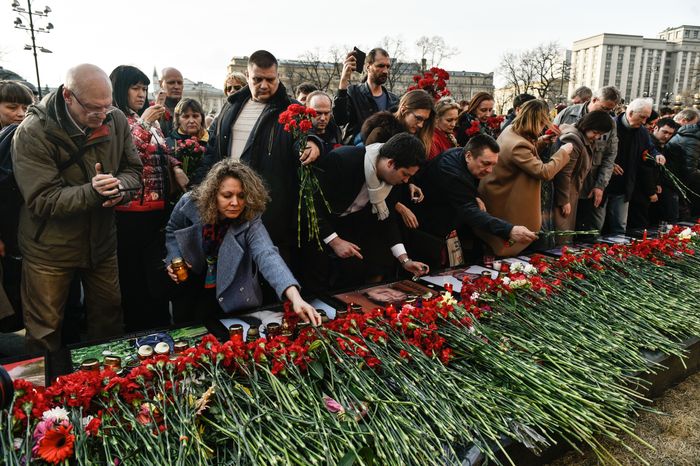 Траурный митинг памяти 11 жертв теракта в Санкт-Петербурге