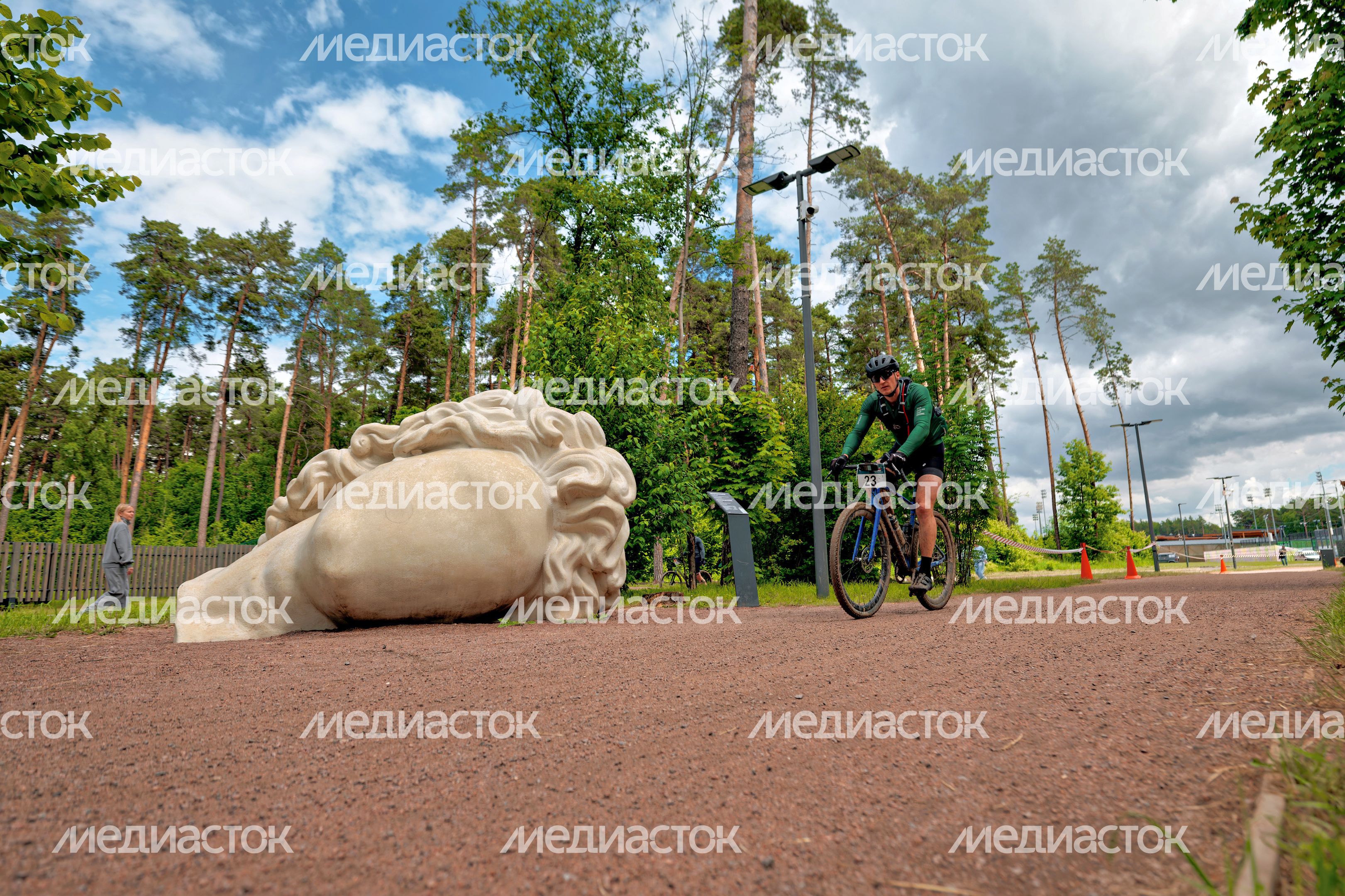 Первый велозаезд серии Gran Fondo Gravel Race в парке Малевича Одинцовского округа у арт-объекта «Античная голова» Первый велозаезд серии Gran Fondo Gravel Race в парке Малевича Одинцовского округа у арт-объекта «Античная голова»