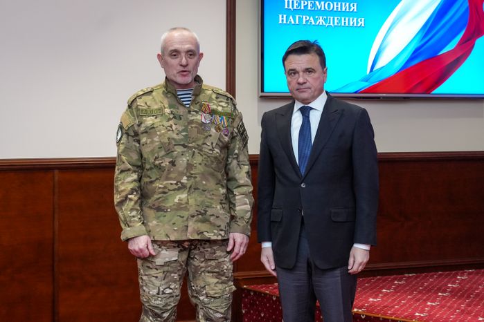 Вручение добровольцам отряда БАРС медалей "За храбрость" II степени