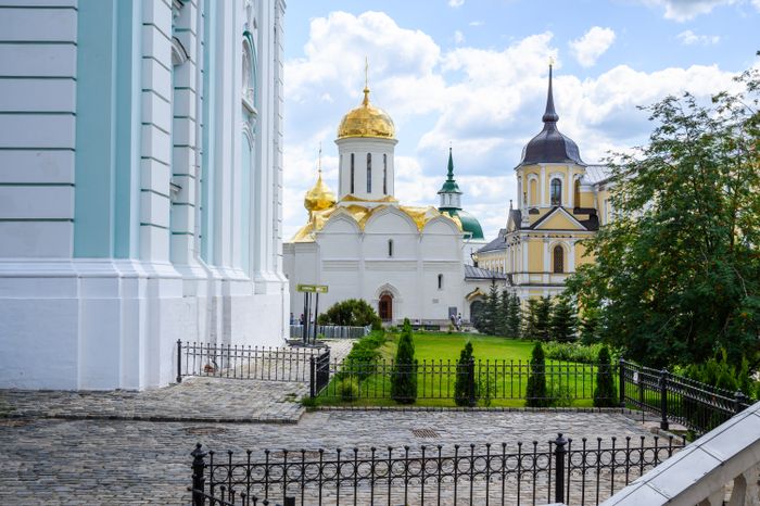 Солнечная Свято-Троицкая Сергиева лавра